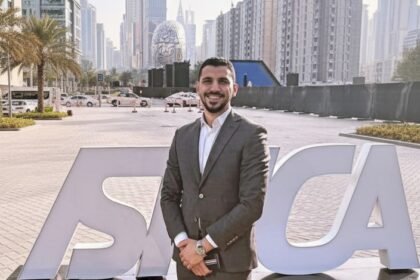 كيف تحققت توقعات الدكتور أحمد عادل بشأن الأداء الاقتصادي القياسي لدبي في 2024؟