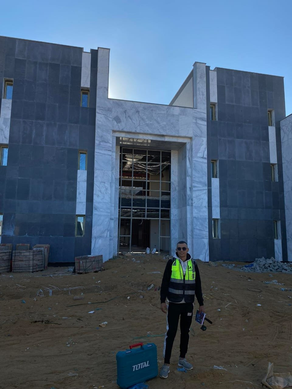 ركن الألومنيوم: قصة نجاح أحمد جمعة رمضان عطاالله في القاهرة