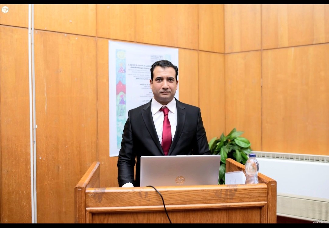 الفنان خالد عاشور يتم الإحتفال به