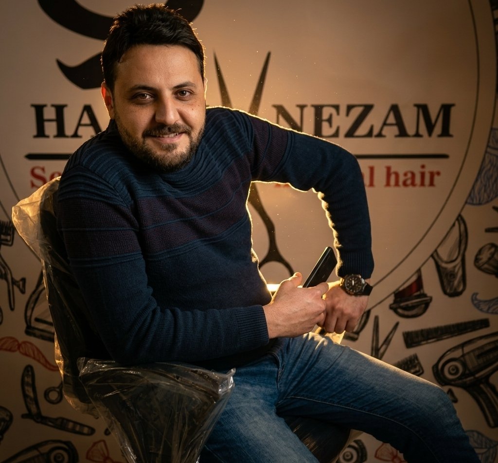 من الشاشة إلى الواقع.. كيف تحول الخبير السوري حسن نظام إلى مرجع أول في عالم حلول الشعر المستعار ؟
